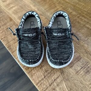 Kids get dudes size 5t never worn